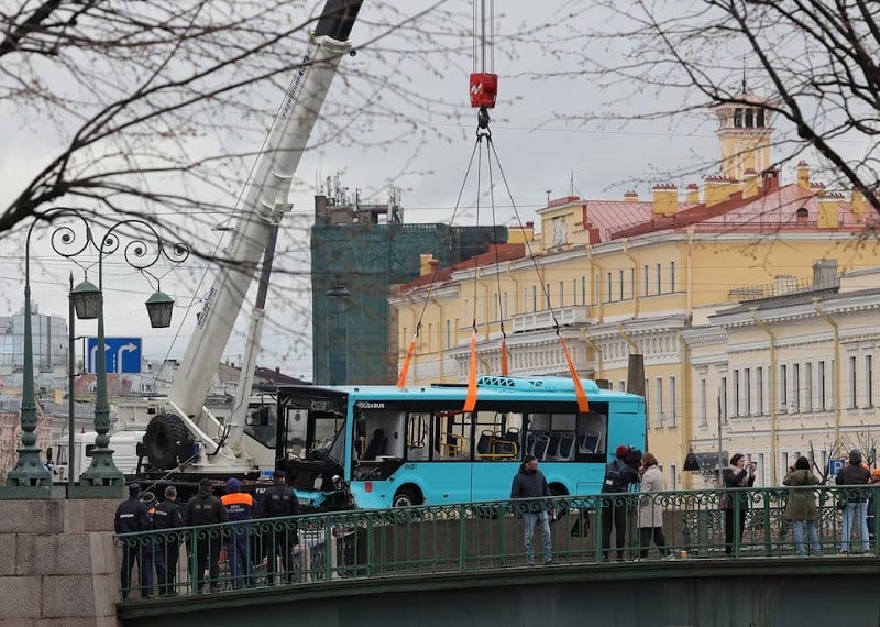 bus river